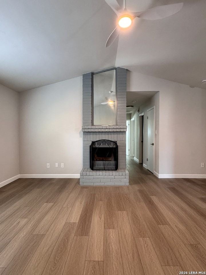 325 Bentwood Dr - Photo 5 of 25
