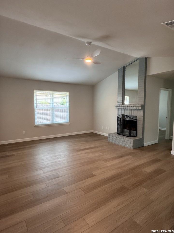 325 Bentwood Dr - Photo 6 of 25
