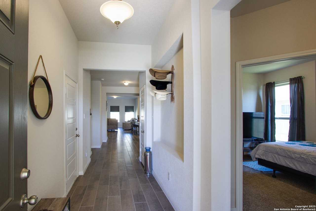 221 Stag Way - Photo 3 of 33
