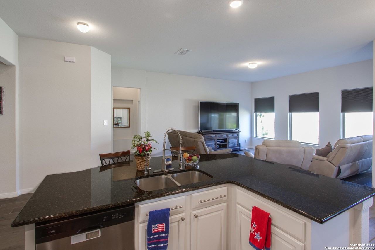 221 Stag Way - Photo 7 of 33