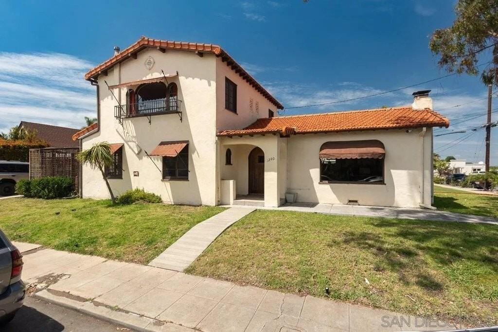 1240 Golden Gate Dr - Photo 3 of 49