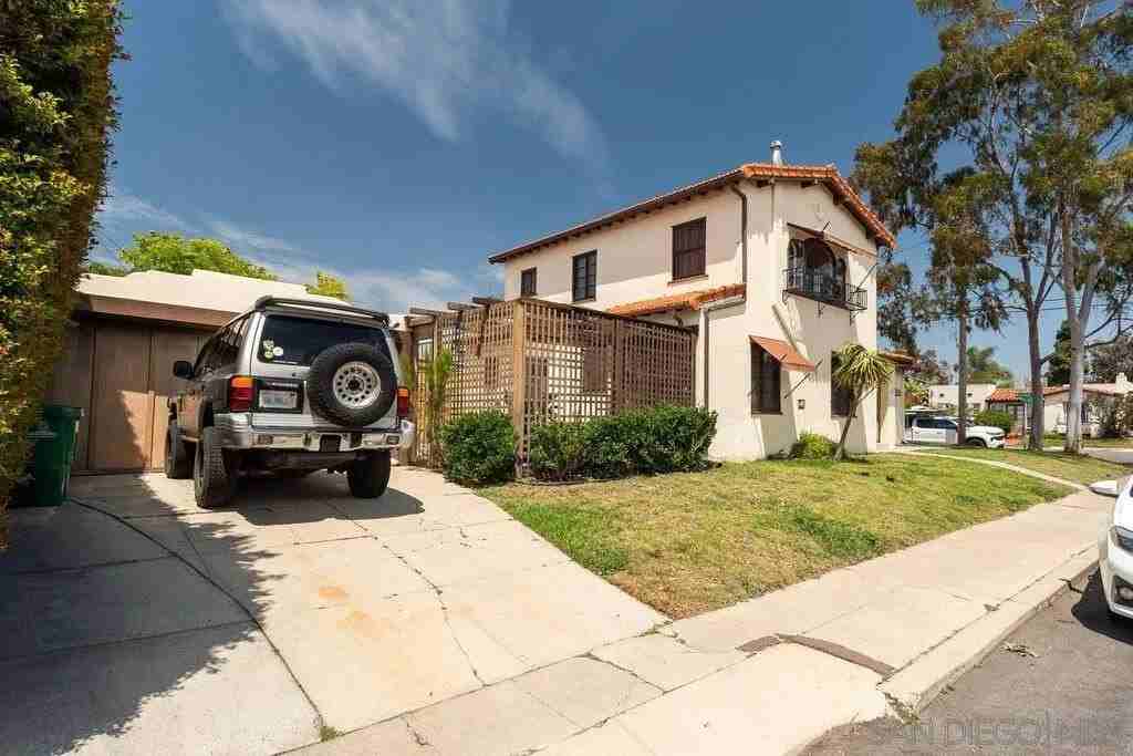 1240 Golden Gate Dr - Photo 4 of 49