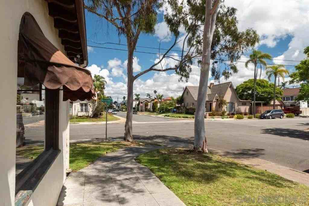 1240 Golden Gate Dr - Photo 5 of 49
