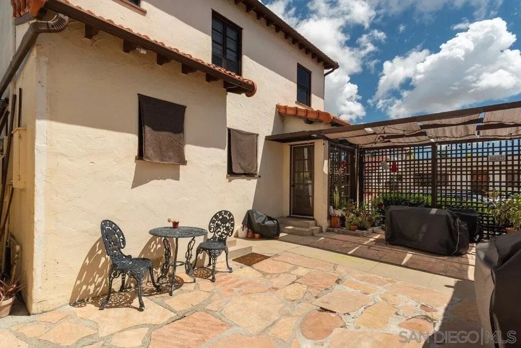 1240 Golden Gate Dr - Photo 6 of 49