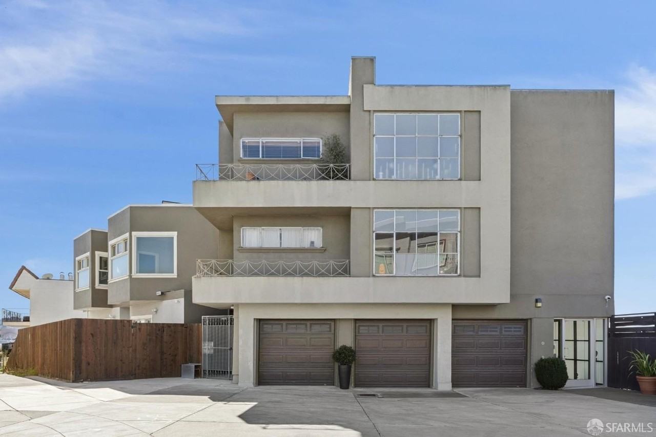 2 Lupine Ave #A