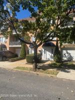 featured image of 87 Vera St #3