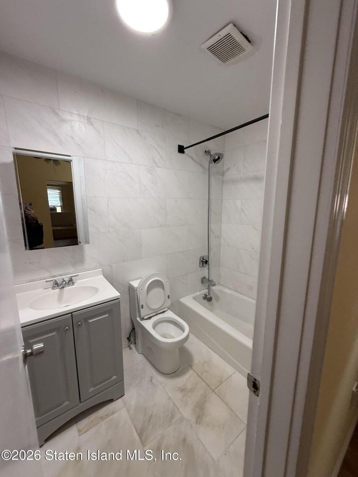173 Clove Rd - Photo 4 of 11