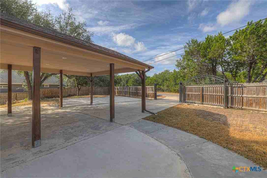 1452 Lakeview Dr - Photo 3 of 26