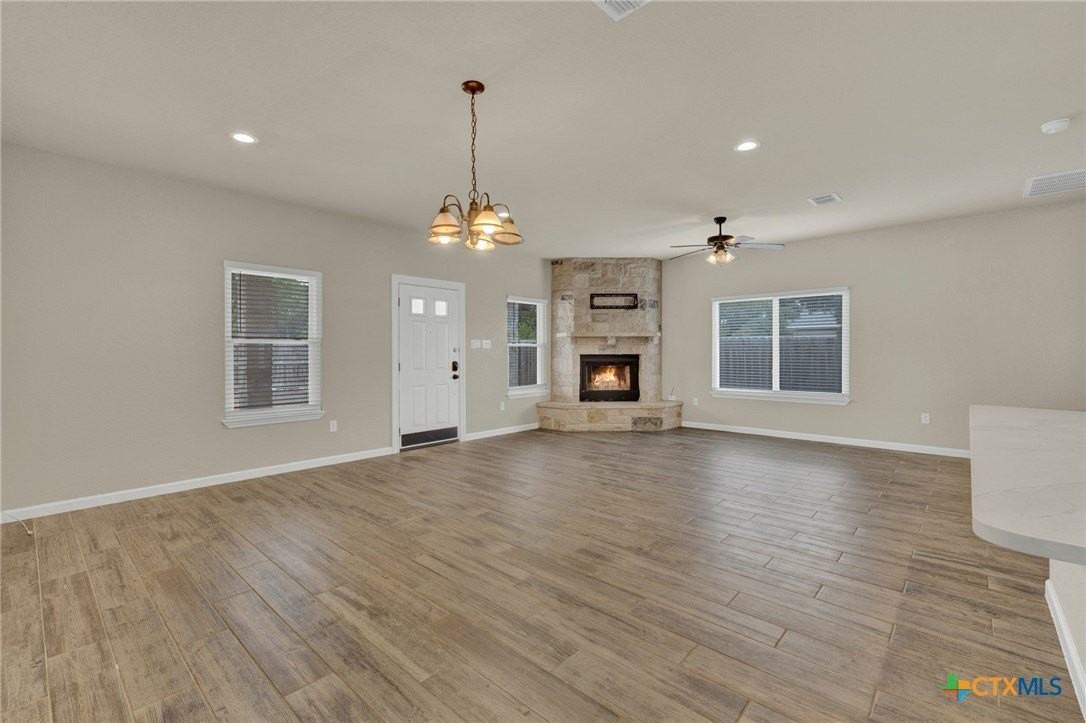 1452 Lakeview Dr - Photo 4 of 26
