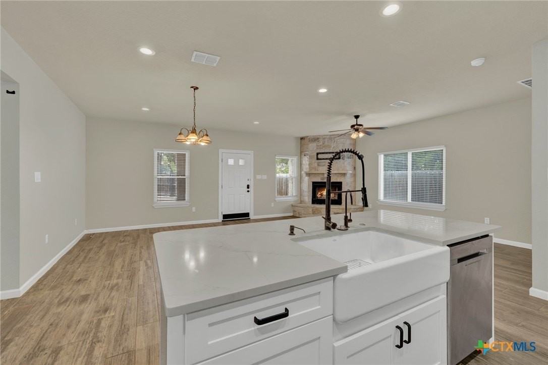 1452 Lakeview Dr - Photo 6 of 26
