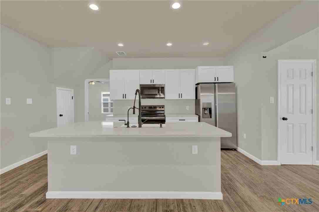 1452 Lakeview Dr - Photo 7 of 26