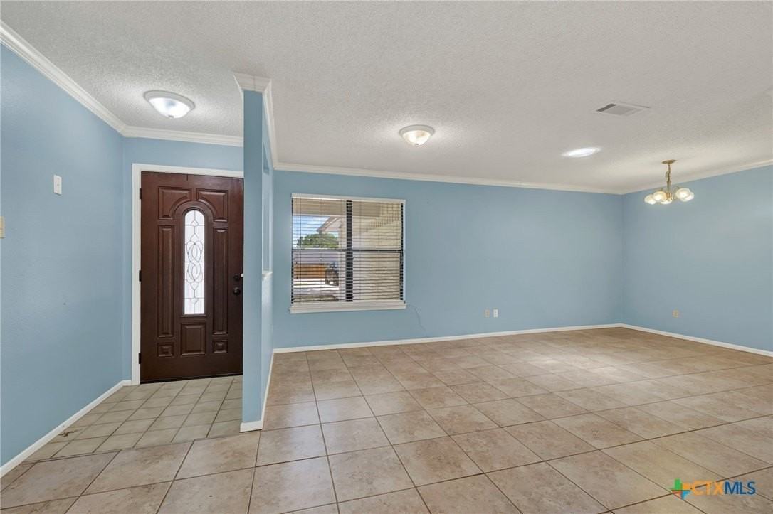 1302 S Mesquite Ave - Photo 4 of 34