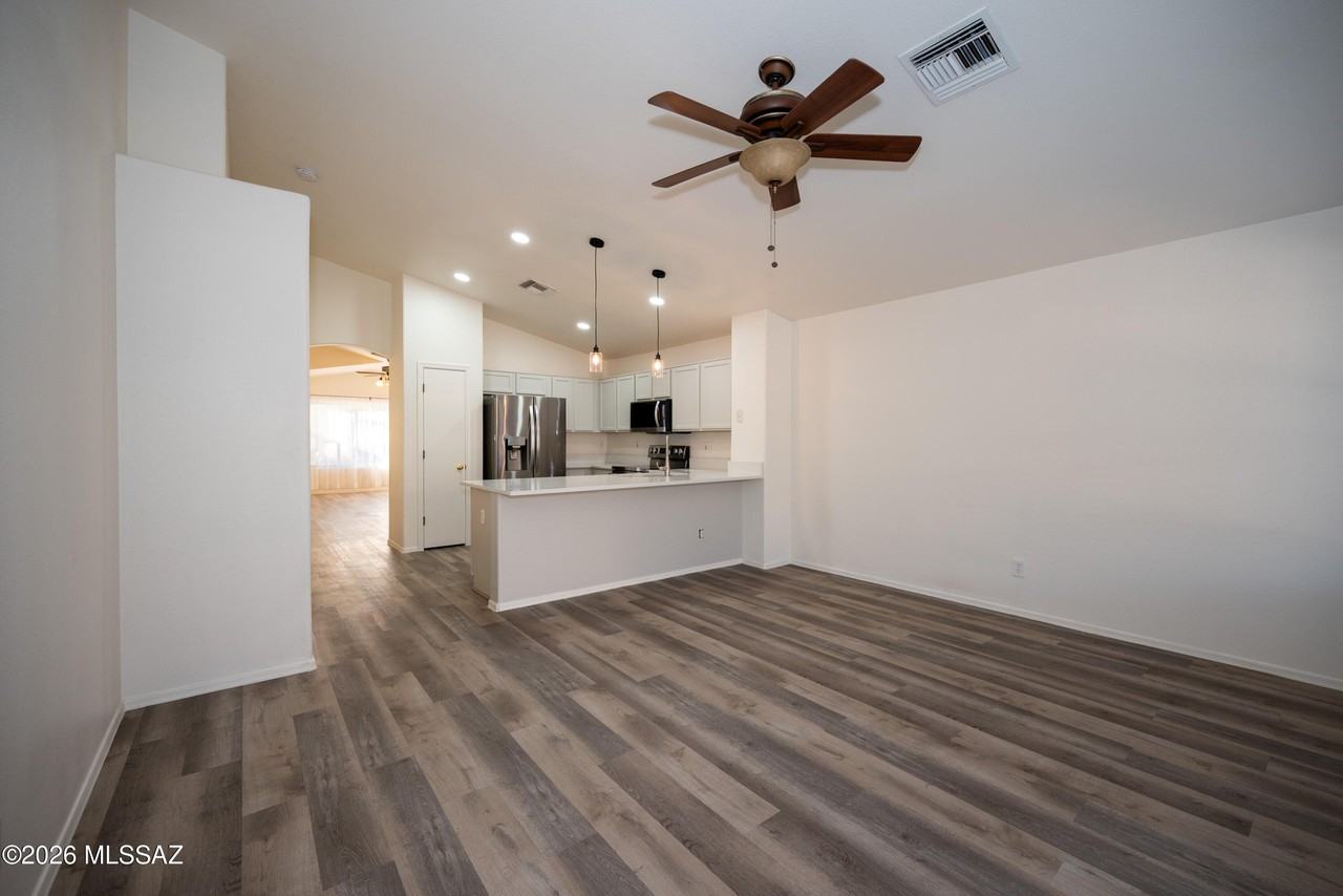 1322 W Desert Dew Pl - Photo 5 of 19