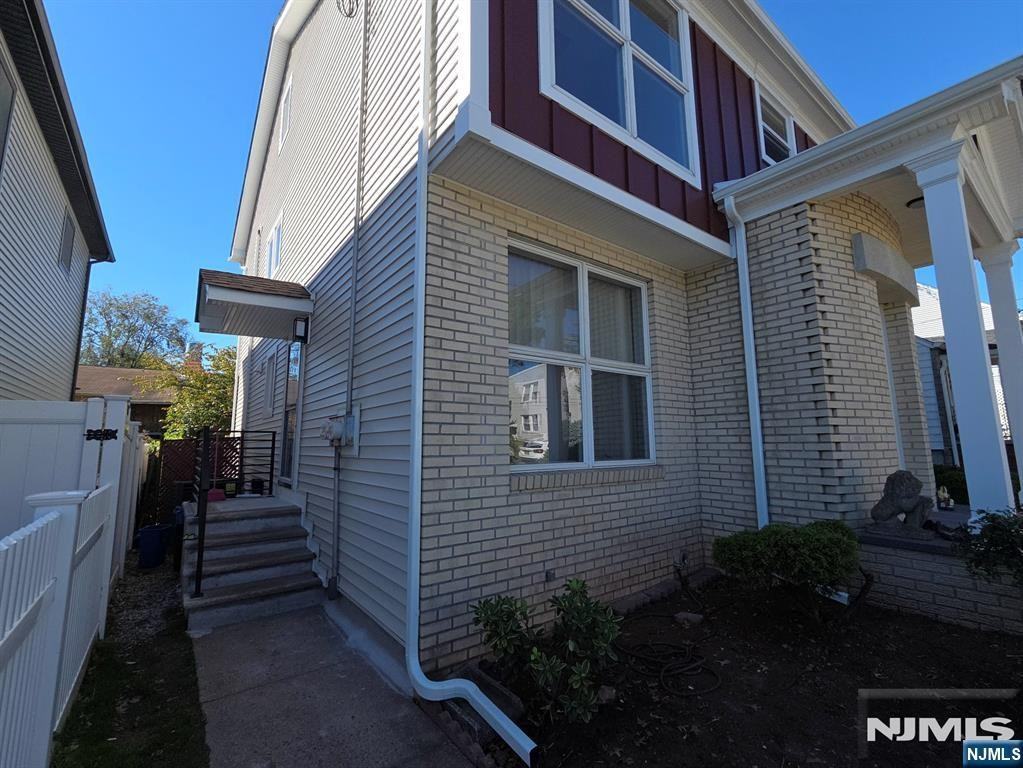 19 Morton Pl - Photo 2 of 14
