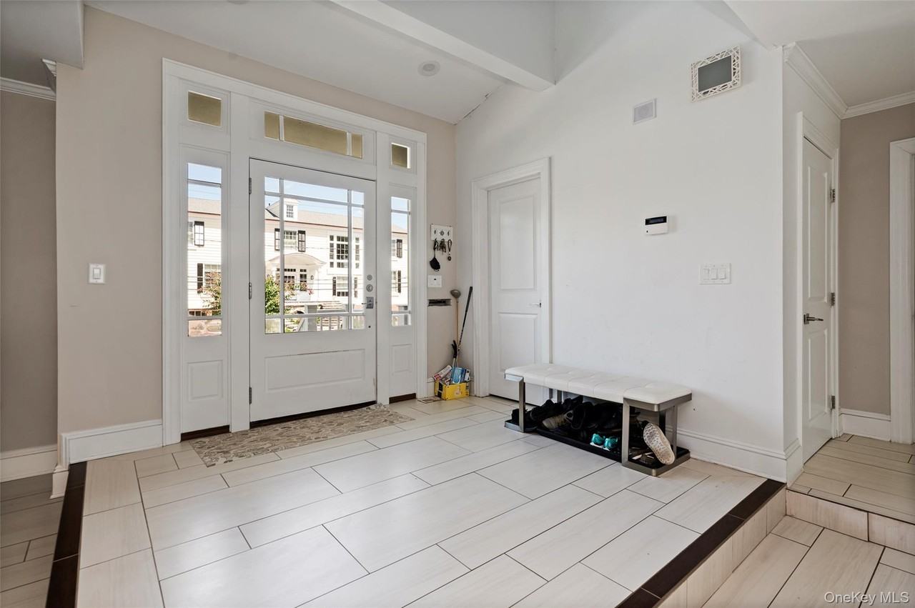 1471 Bay Blvd - Photo 2 of 47