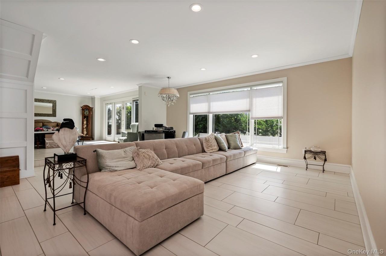 1471 Bay Blvd - Photo 4 of 47