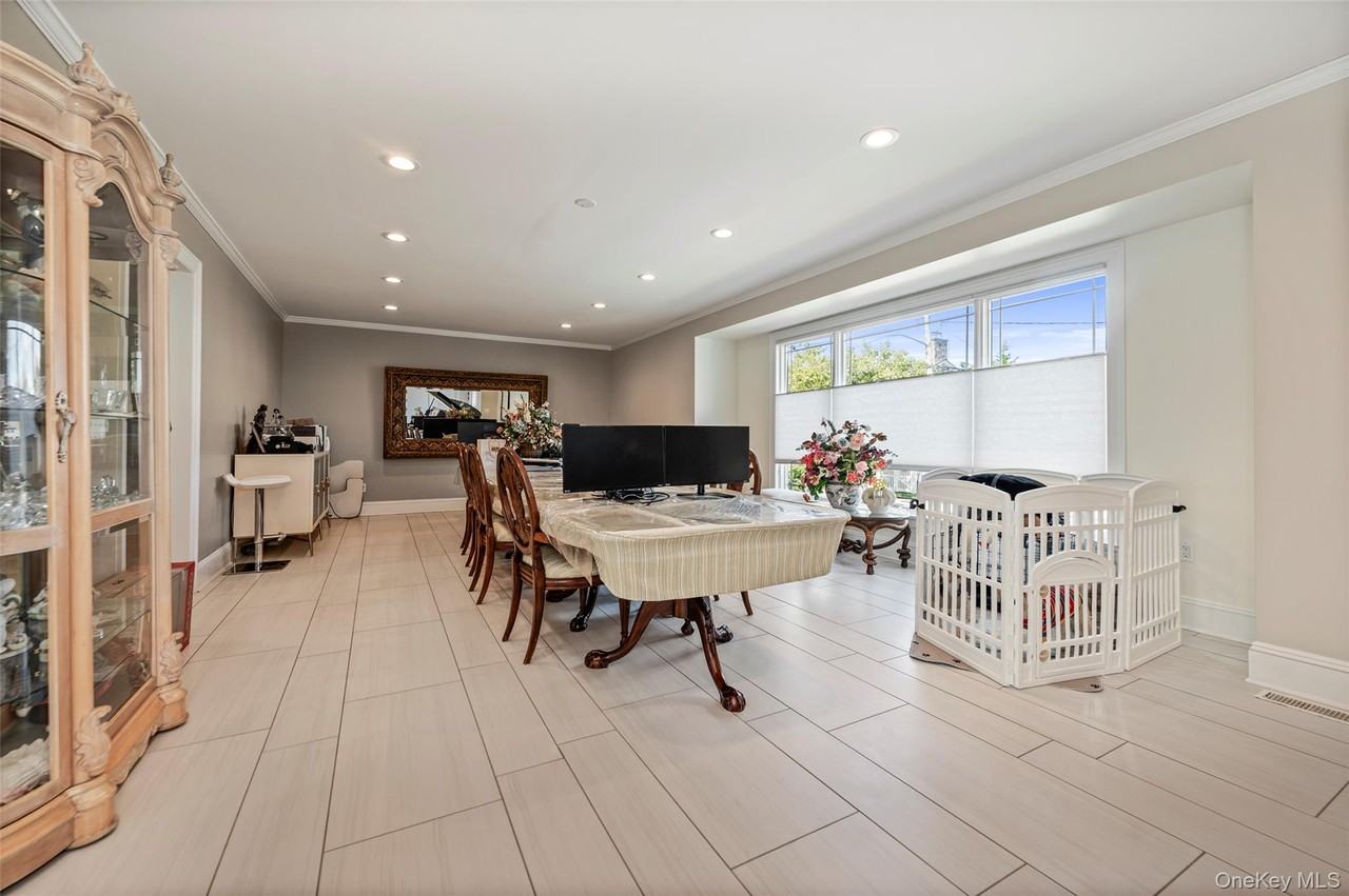 1471 Bay Blvd - Photo 6 of 47