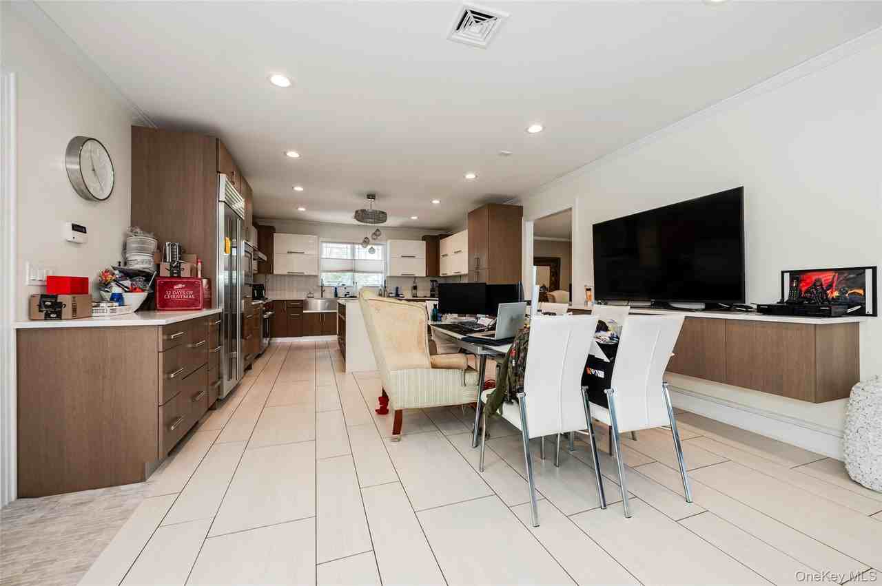 1471 Bay Blvd - Photo 7 of 47