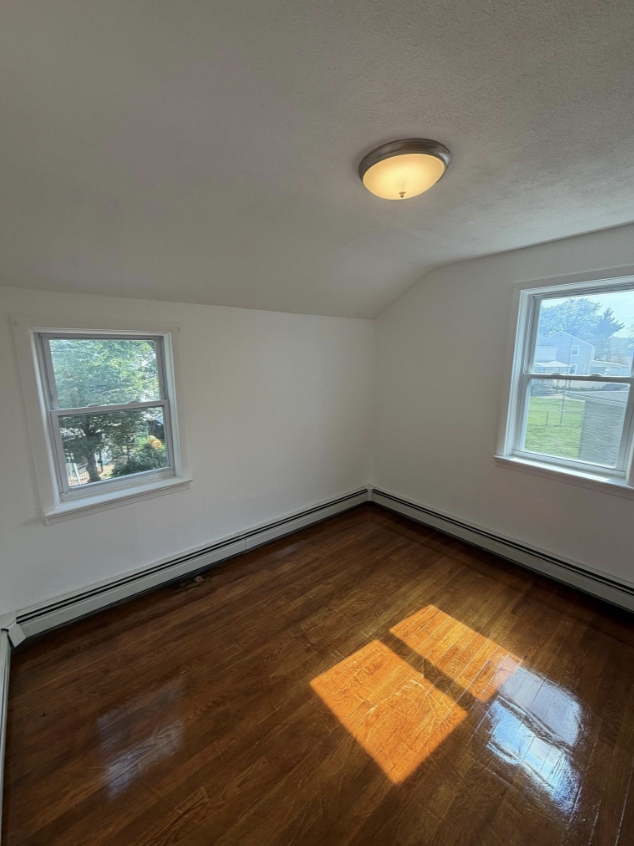 14 Edward Ct - Photo 7 of 11