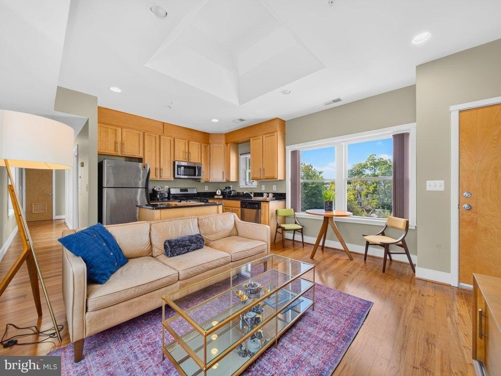 610 Jefferson St Nw #302 - Photo 3 of 35