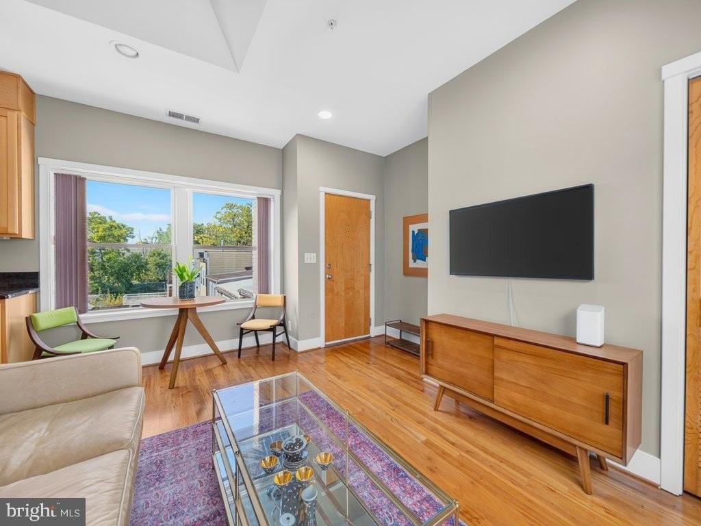 610 Jefferson St Nw #302 - Photo 6 of 35