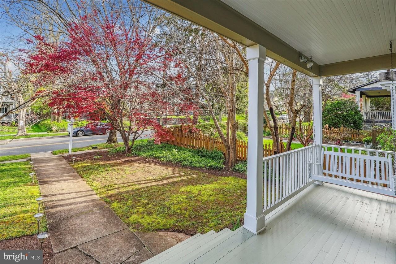 4114 Fessenden St Nw - Photo 2 of 34