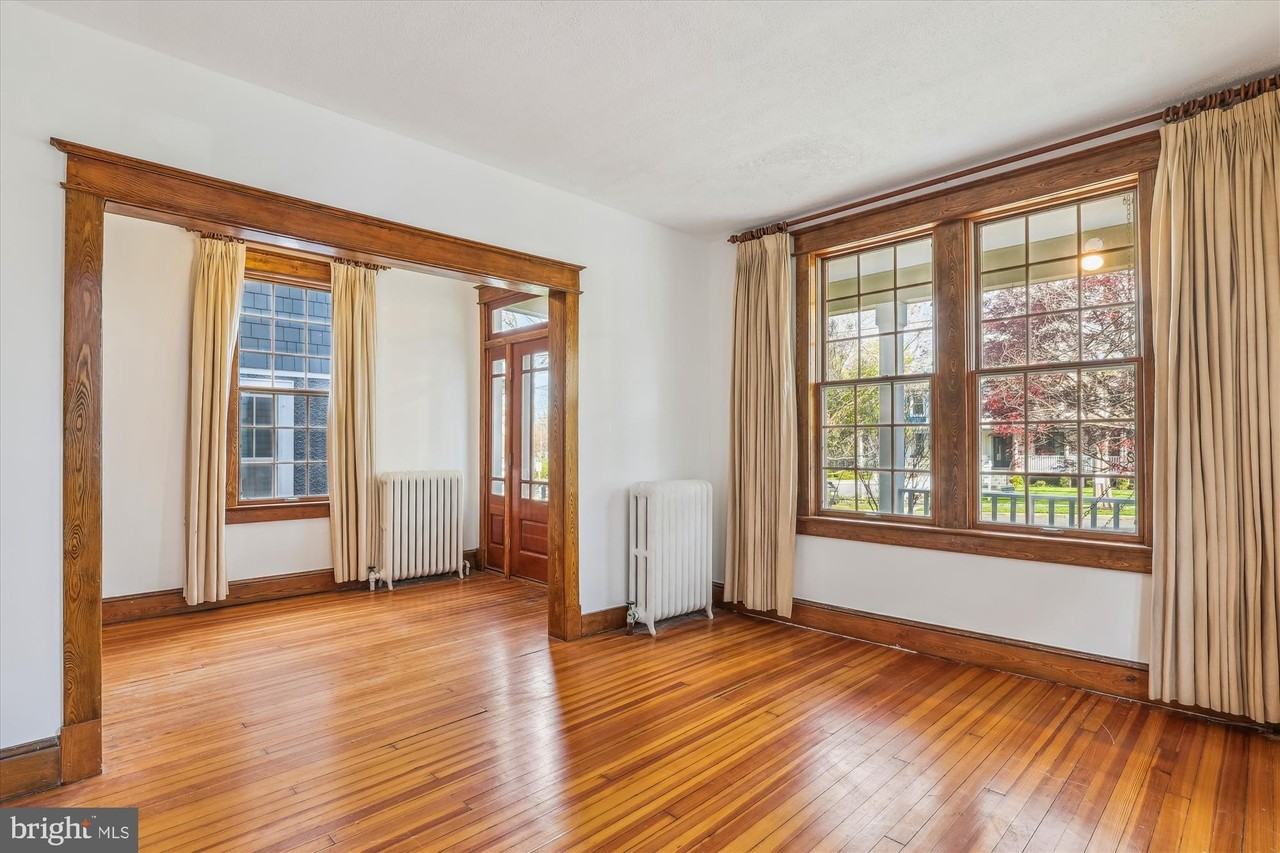 4114 Fessenden St Nw - Photo 4 of 34