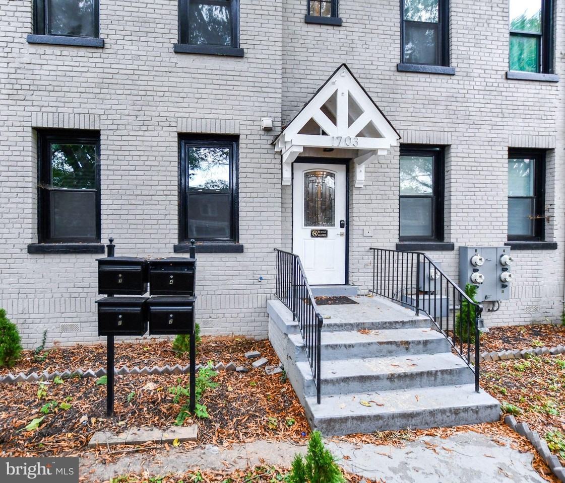 1703 W Virginia Ave Ne #1 - Photo 3 of 32