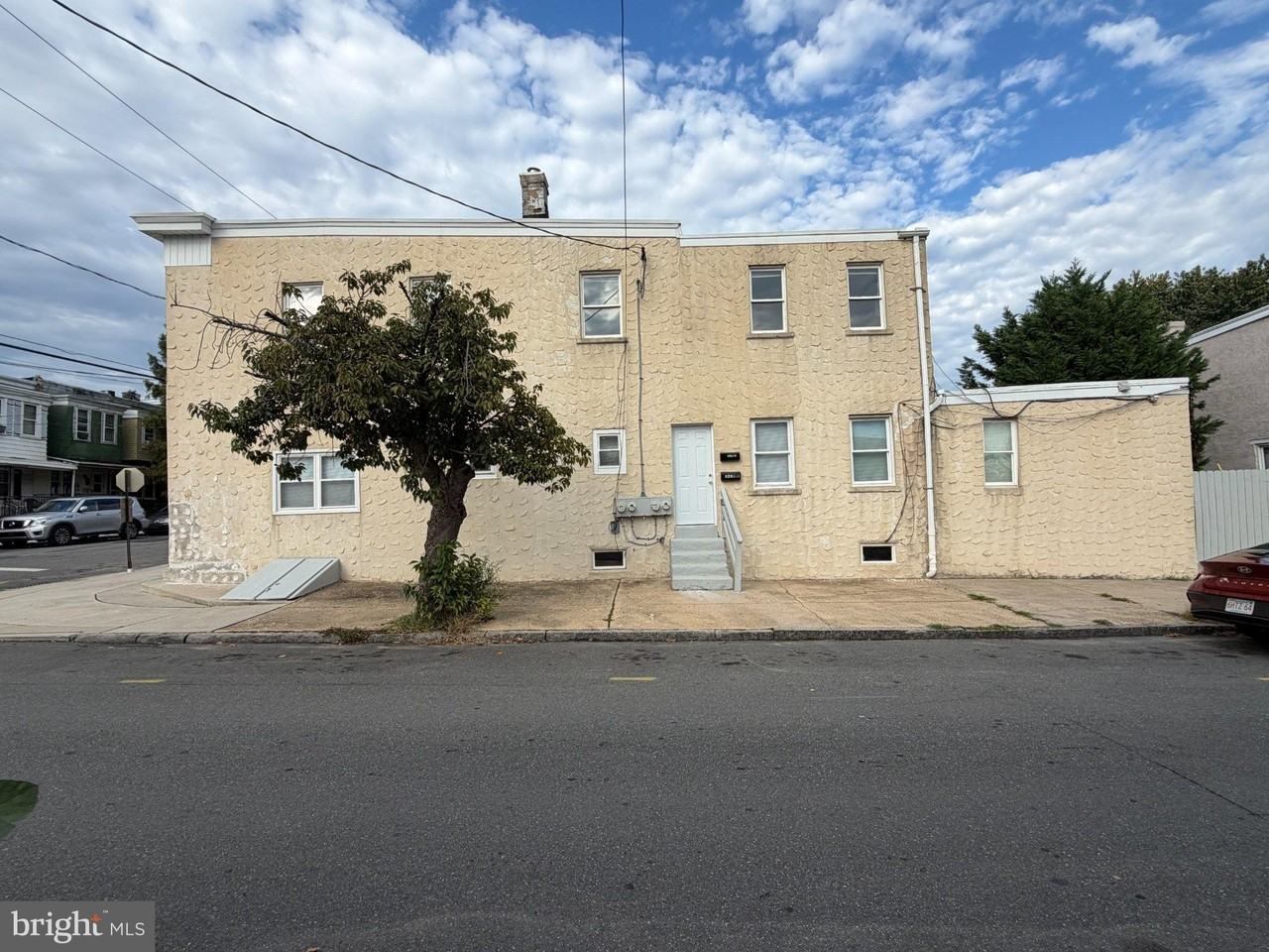 526 S Harrison St #C - Photo 2 of 13