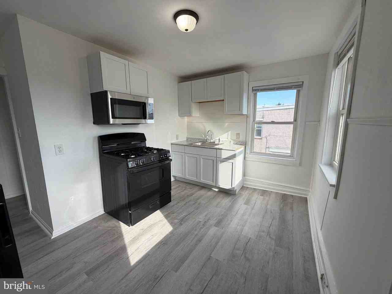526 S Harrison St #C - Photo 5 of 13