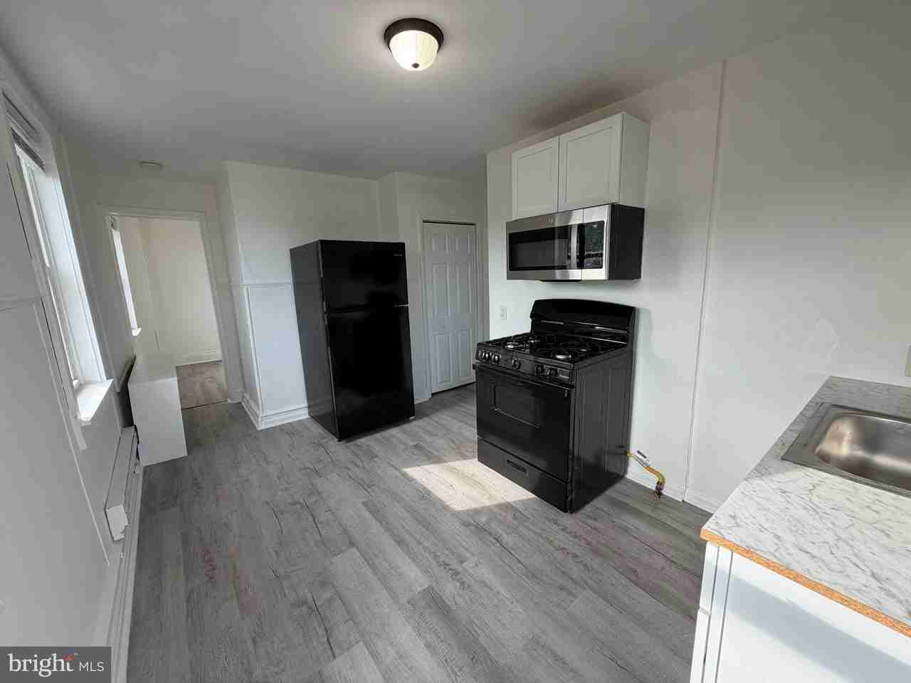 526 S Harrison St #C - Photo 6 of 13