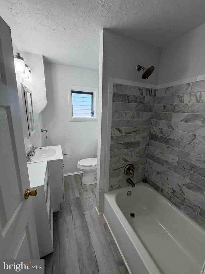 526 S Harrison St #C - Photo 7 of 13