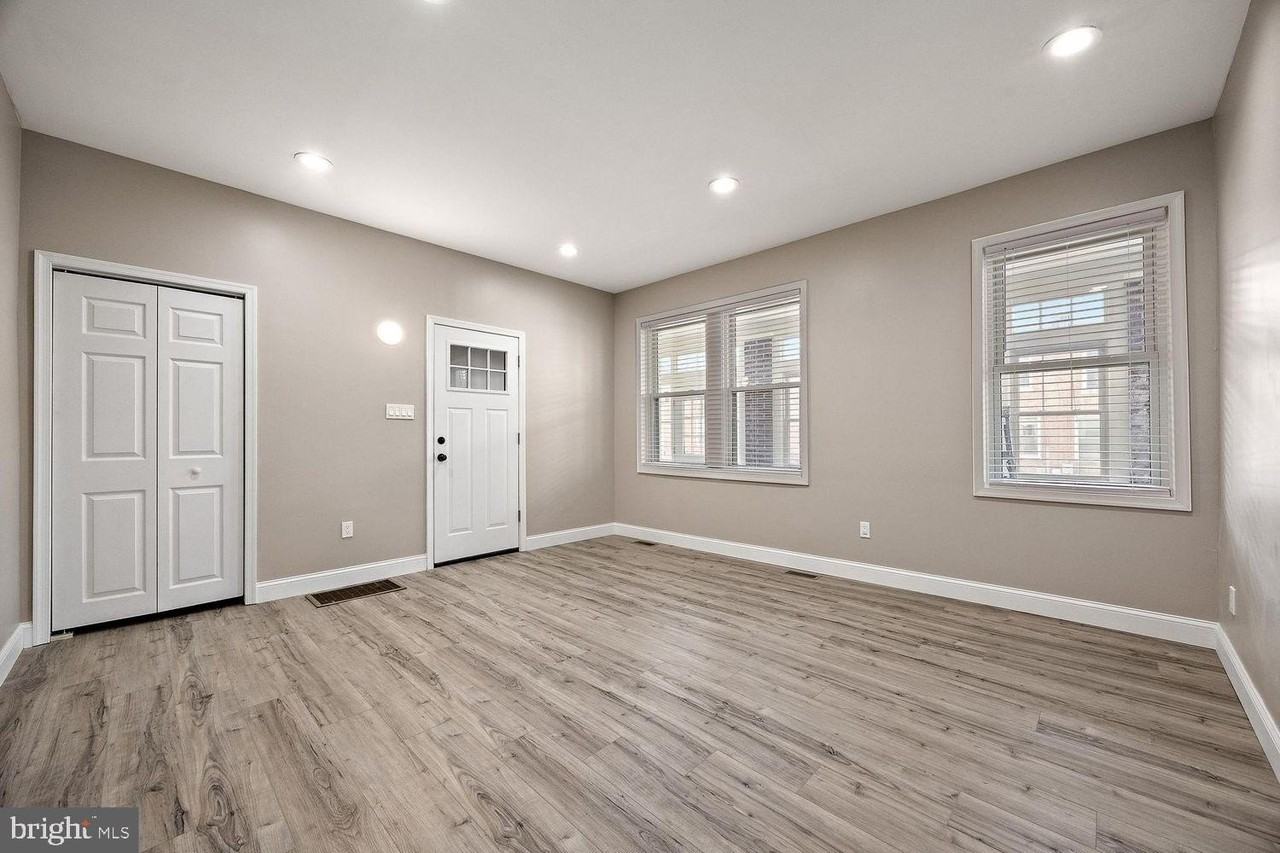 808 N Lincoln St #1 - Photo 3 of 12
