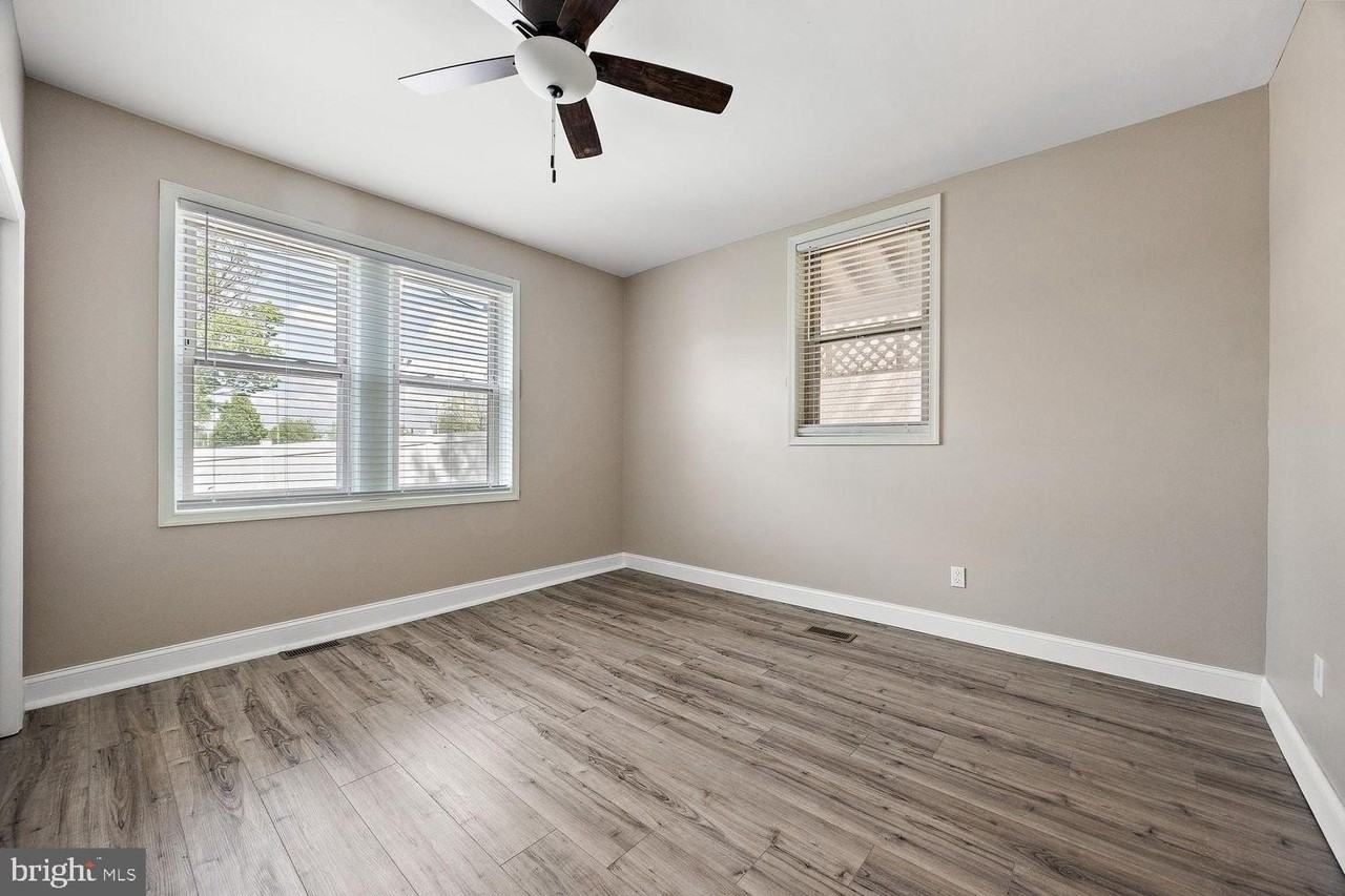 808 N Lincoln St #1 - Photo 4 of 12