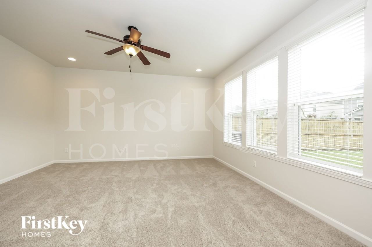 2525 Miranda Dr - Photo 3 of 19