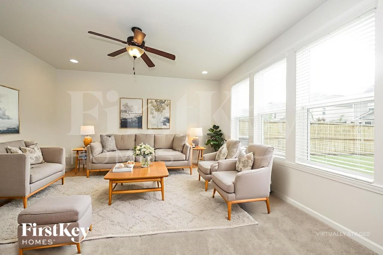 2525 Miranda Dr - Photo 4 of 19