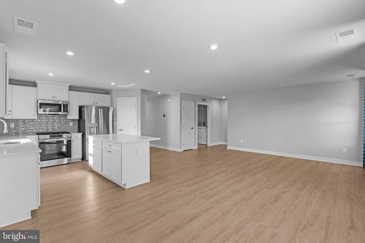 338 Heritage Shores Cir - Photo 4 of 21