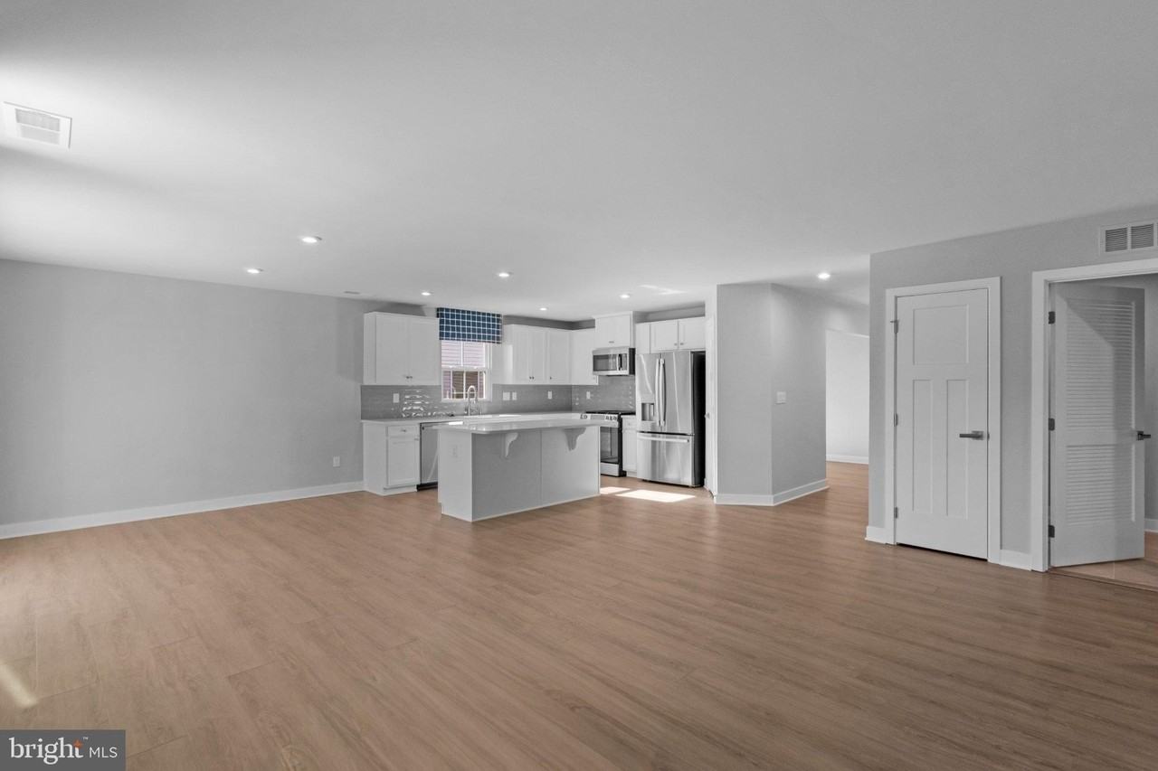 338 Heritage Shores Cir - Photo 5 of 21