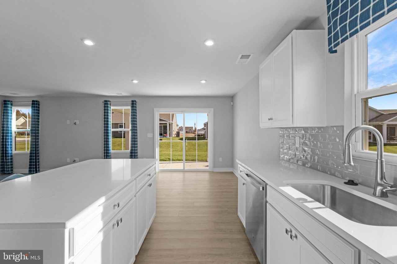 338 Heritage Shores Cir - Photo 6 of 21