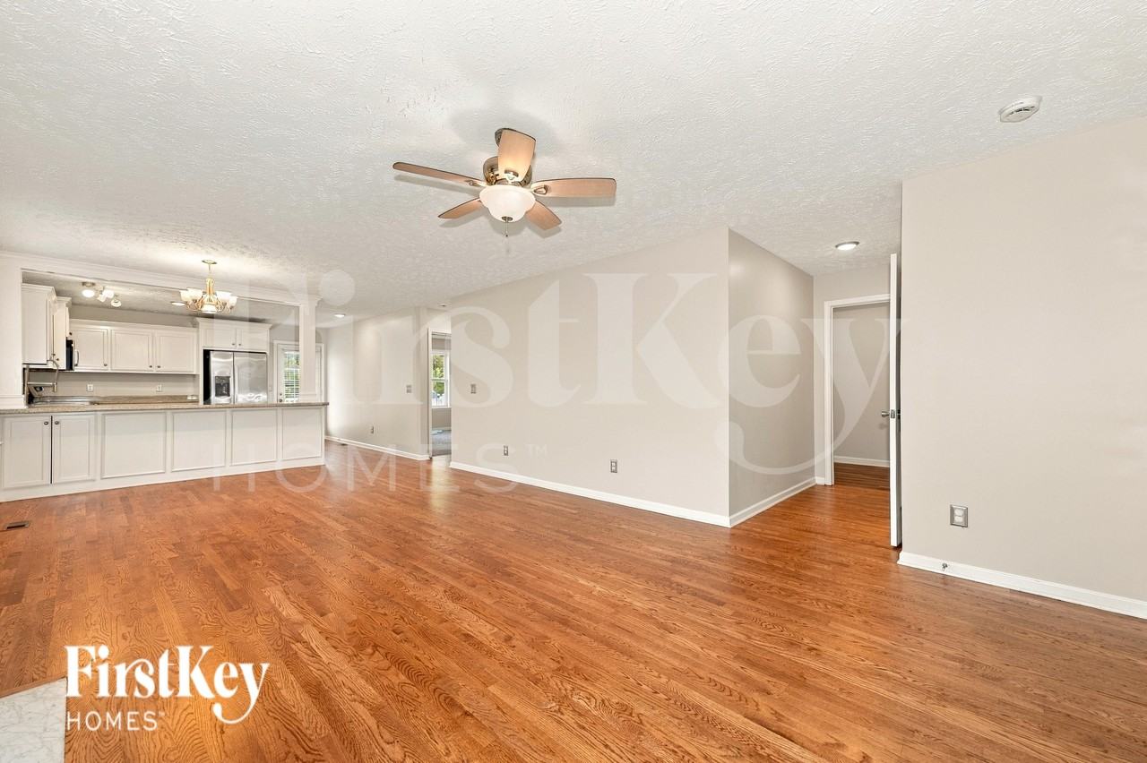 308 Birchclay Pt N - Photo 3 of 16