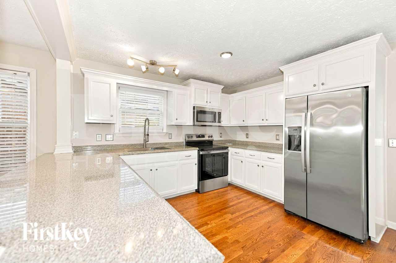 308 Birchclay Pt N - Photo 4 of 16