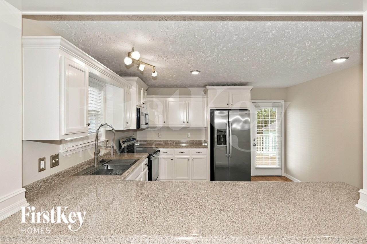 308 Birchclay Pt N - Photo 5 of 16