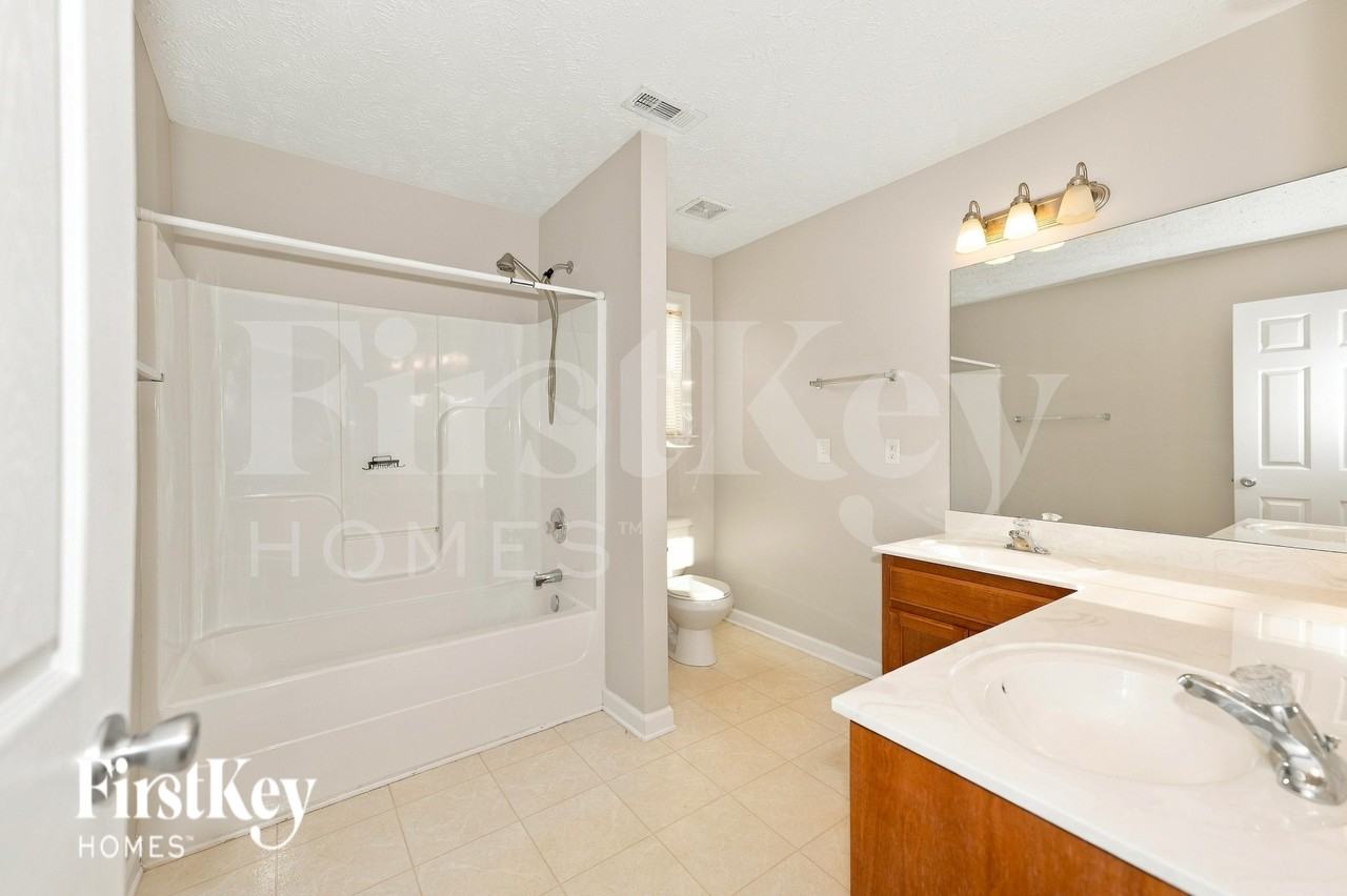 308 Birchclay Pt N - Photo 7 of 16