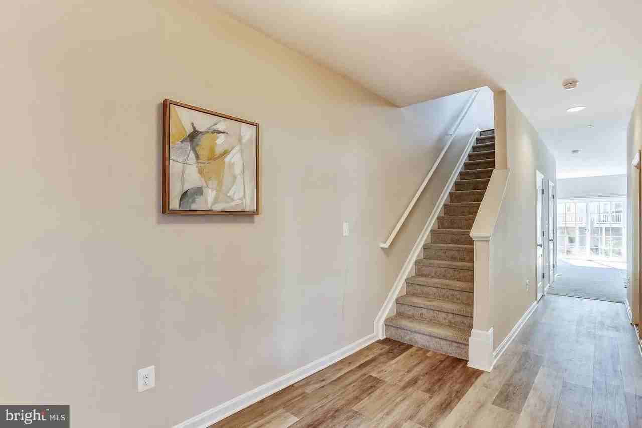 933 Dorchester Cove Rd - Photo 2 of 40