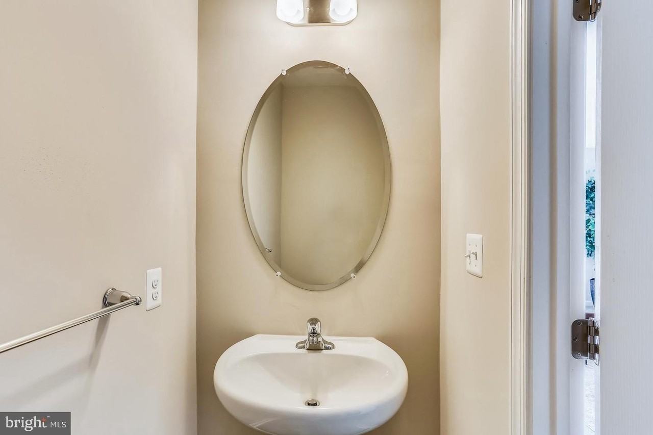 933 Dorchester Cove Rd - Photo 6 of 40
