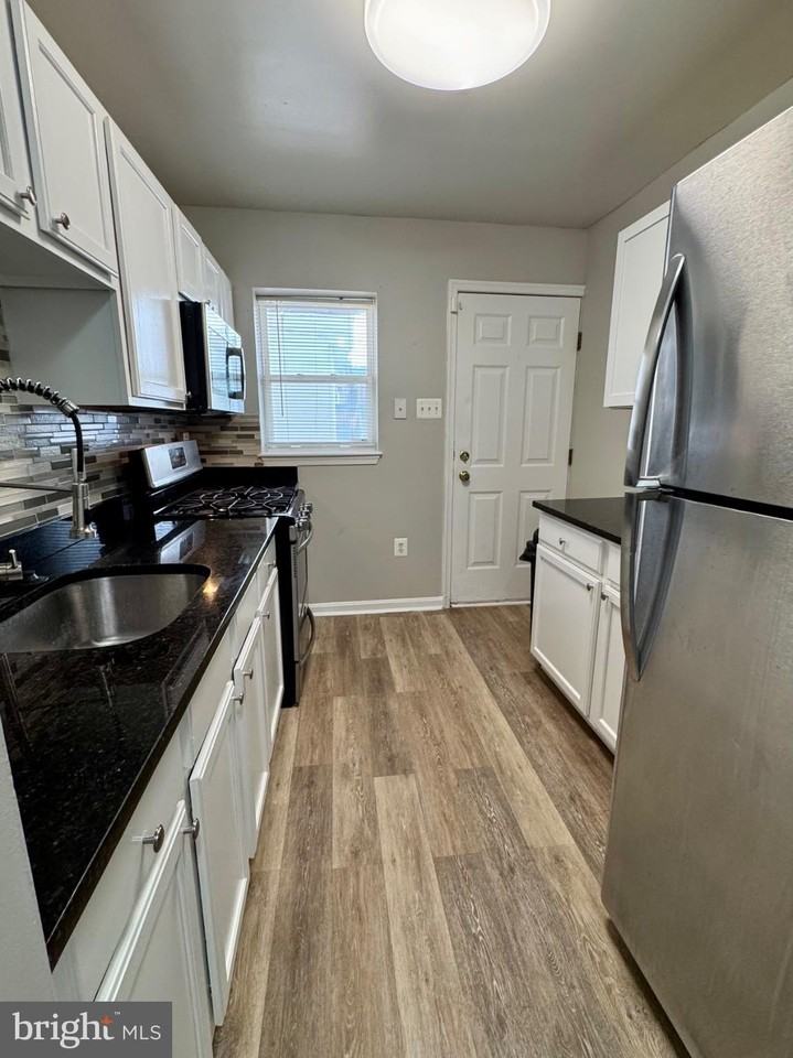 1155 N Calhoun St - Photo 7 of 18