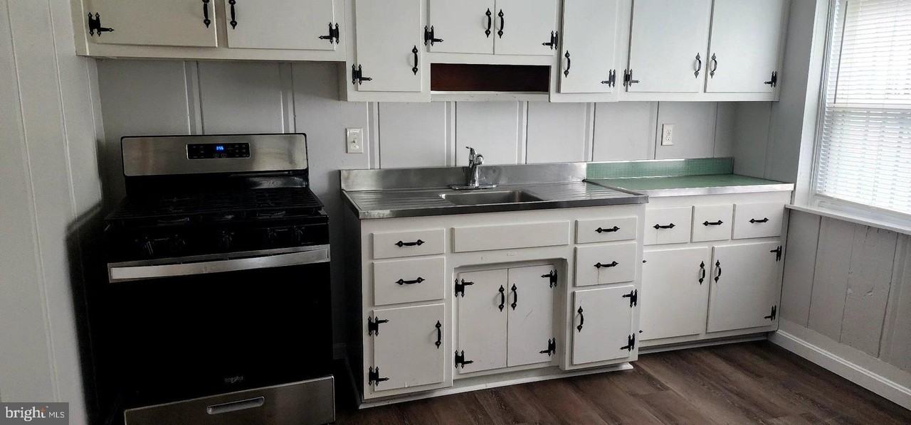 622 Harwood Ave - Photo 4 of 18