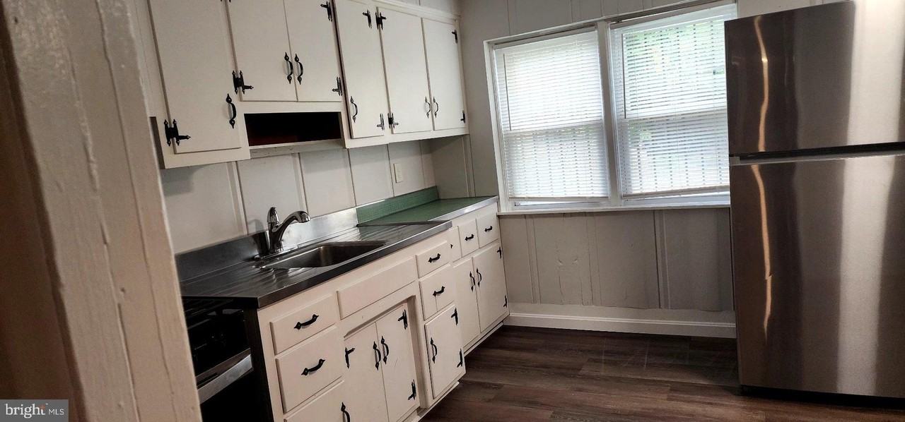 622 Harwood Ave - Photo 7 of 18