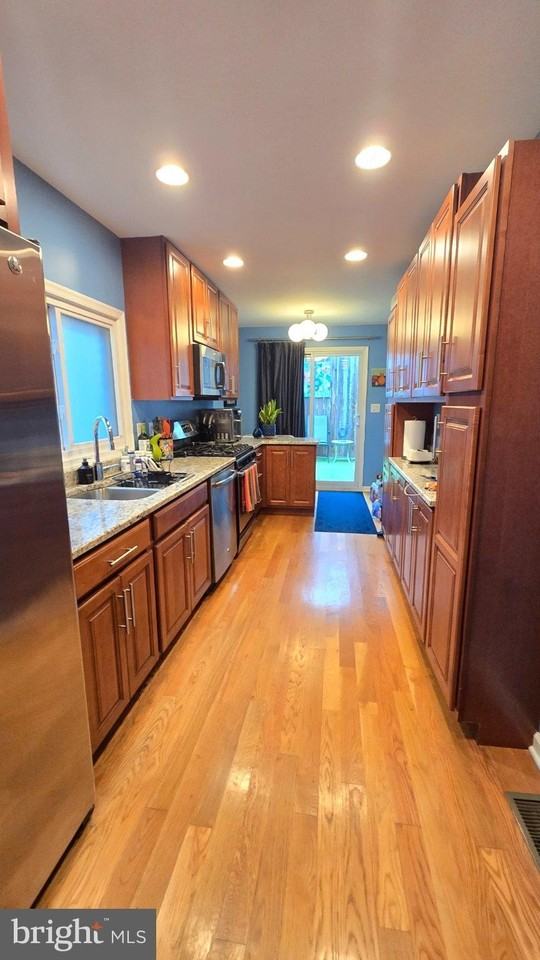 3004 Elliott St - Photo 6 of 20