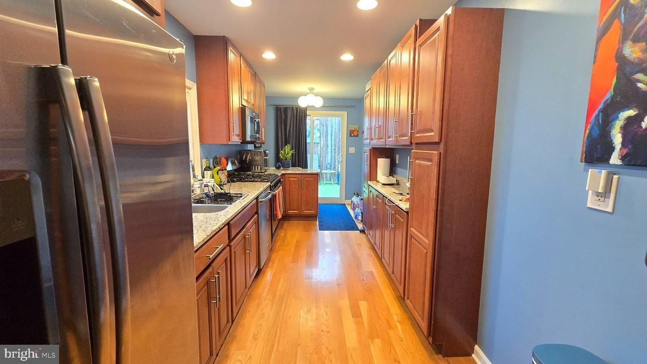 3004 Elliott St - Photo 7 of 20